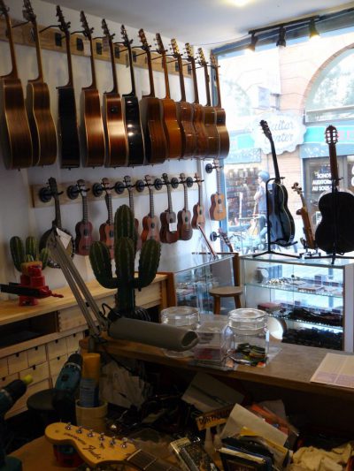 Atelier de lutherie guitare et instruments à cordes à Toulouse